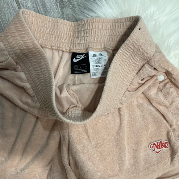 Nike Women's Peach Athletic Shorts - Picture 3 of 3